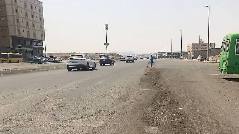 بالصور.. شكاوى سكان الريان بجدة من مداخل الحي المتهالكة ونقص الخدمات