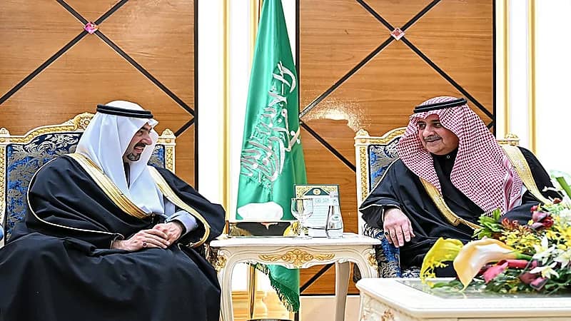 أمير تبوك يستقبلُ نائبِه في مطار الأمير سلطان بن عبدالعزيز .. صور