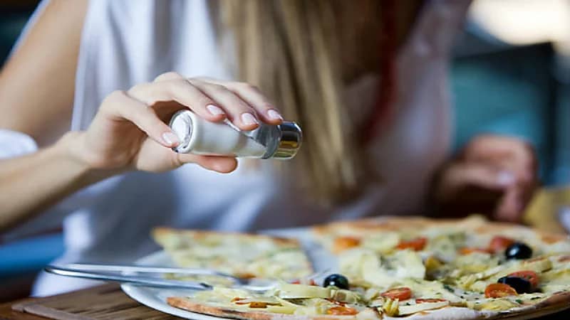 تناول كميات كبيرة من الملح يؤدي إلى الوفاة المبكرة