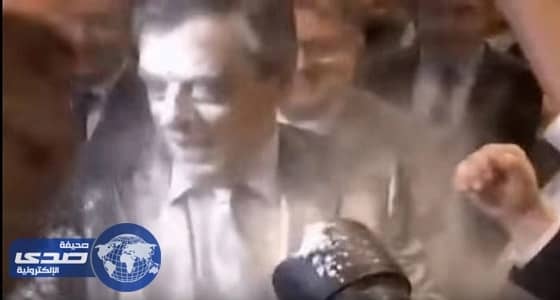 بالفيديو.. " فيون " المرشح الرئاسي الفرنسي يتعرض لموقف محرج