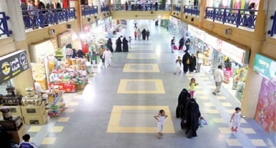 " العمل " ترفع نظام تحديد ساعات العمل بالمحال التجارية للجهات العليا