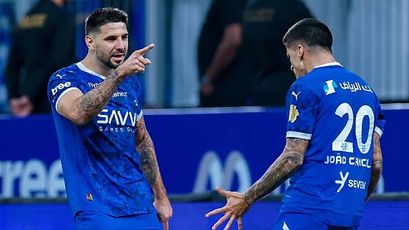 كانسيلو يودع ميتروفيتش بعد انتقاله إلى الريان