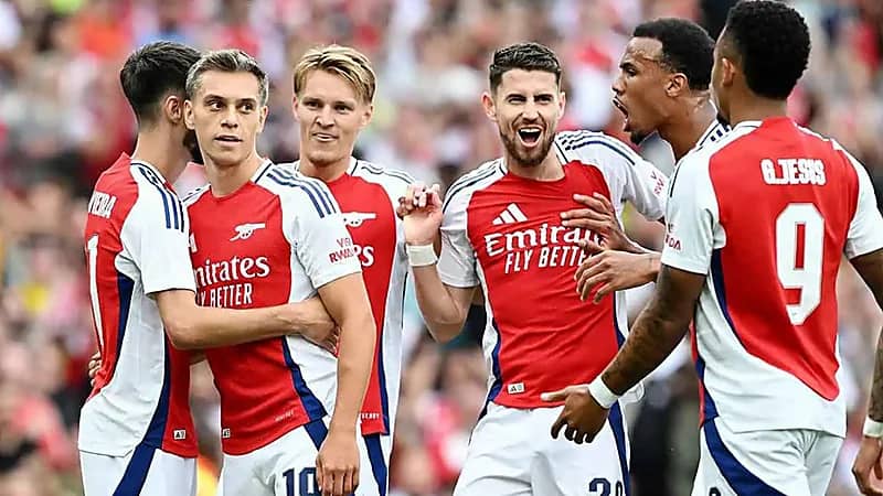 مدرب آرسنال يستأجر فريق من اللصوص لسرقة لاعبيه