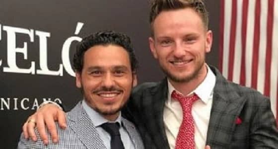 جماهير برشلونة تهاجم إيفان راكيتيتش لظهوره في احتفال بعد الهزيمة من ليفربول