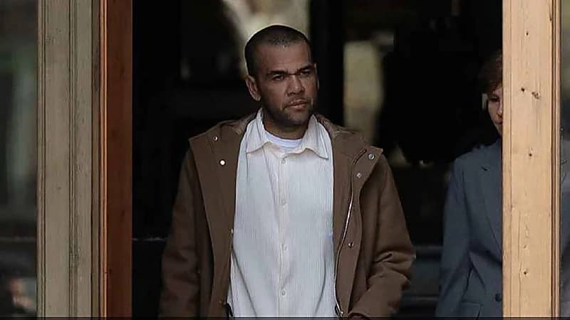 النيابة الإسبانية تُفاجئ ألفيس بعد البراءة