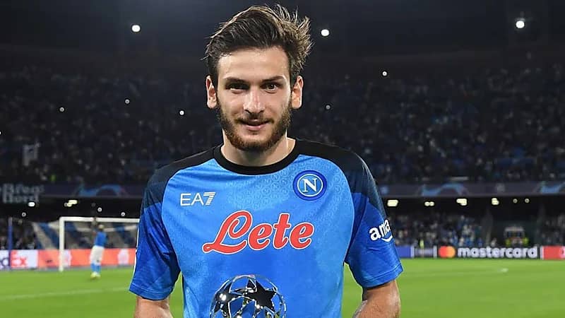 عرض ضخم من الاستثمارات العامة لضم نجم نابولي إلى نيوكاسل