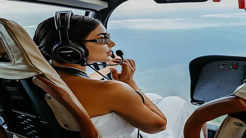 صور.. ياسمين صبري تطير للمحيط الهندي