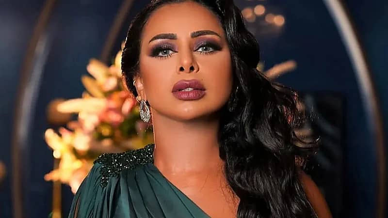 هند البلوشي تُعلن حملها بطفلها الثالث