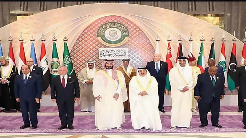 لقاء أخوي غير رسمي بين قادة دول مجلس التعاون وملك الأردن والرئيس المصري بالرياض