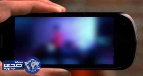 مضيفة طيران تبتز " أذربيجاني " بصور زوجته الفاضحة