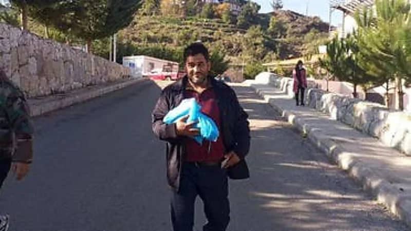 لبناني بُجبر على رهن سيارته لاستلام جثة طفله من المستشفى