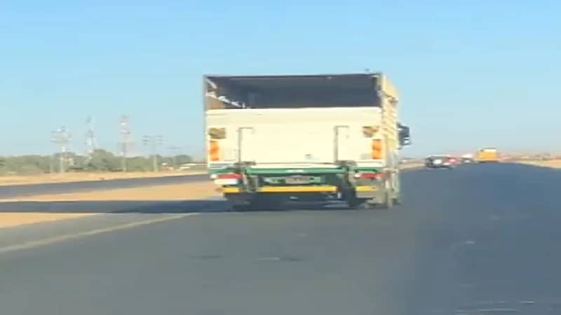 شاهد.. قائد شاحنة يقود بسرعة عالية ويعرض حياة الآخرين للخطر