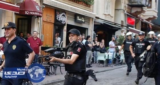 الشرطة التركية تطلق قنابل غاز مسيلة للدموع على مسيرة للمثليين