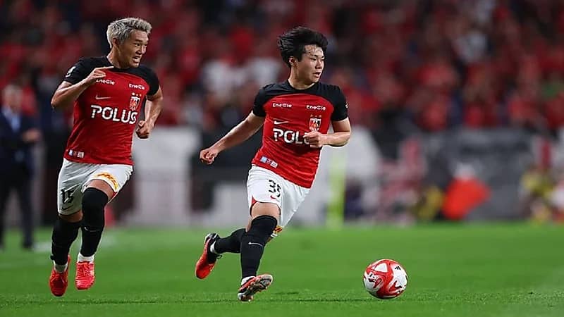 أوراوا يبدأ حملة الدفاع عن لقبه بتعادل قاتل أمام ووهان الصيني