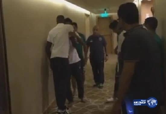 بالفيديو..المنتخب السعودى يشاطر  وليد عبدالله  احزانه في وفاة والدته