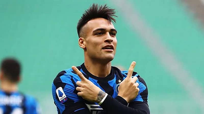 لاوتارو مارتينيز يعلن تلقيه عرضًا من أندية دوري روشن