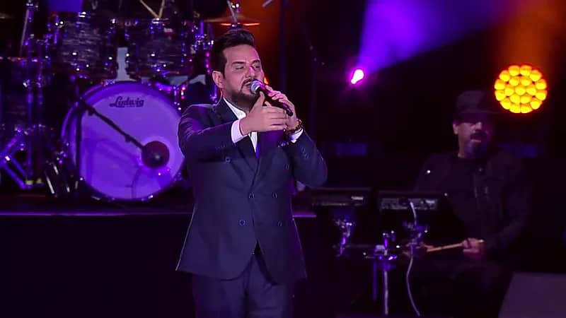 بالفيديو.. حاتم العراقي يهدي أغنية وطنية للجمهور السعودي