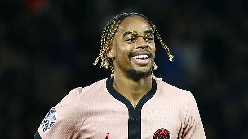 ليفربول ينفي وجود مفاوضات لضم برادلي باركولا