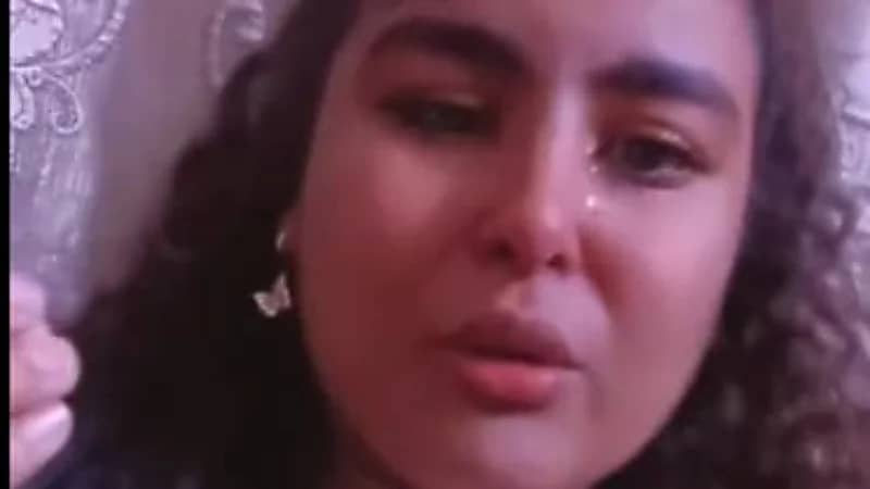 بالدموع.. فتاة عراقية تروى تفاصيل تعرضها للتحرش والشرطة "عوفيها" (فيديو)