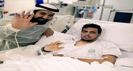 مشعل العنزي يفيق من الغيبوبة بعد إنقاذه عائلة من الحريق بحائل