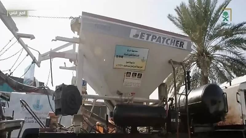 بالفيديو.. معدة جديدة مخصصة لإغلاق الحفر الإسفلتية بسرعة ومهارة