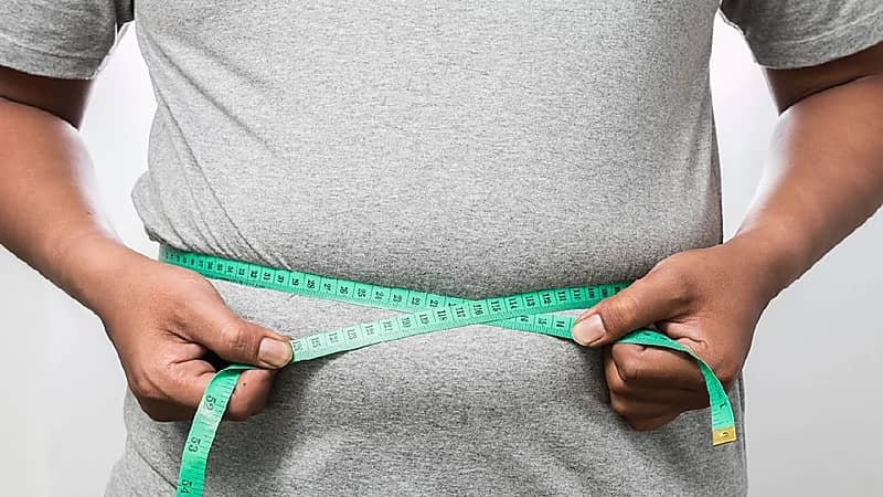 بالفيديو .. مختص يكشف سبب تمركز الدهون في أماكن محددة من الجسم