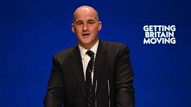 حزب المحافظين البريطاني يواجه انتقادات بسبب سخريته من المواطنين