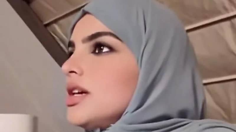 سارة الودعاني: كثير تنقبت في بعض الأماكن بناءاً على طلب زوجي.. فيديو