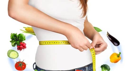 اجمعي بين رجيم الماء والسلطة لانقاص الوزن بشكل فعال