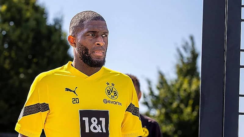 الأهلي المصري يتمم تعاقده مع موديست