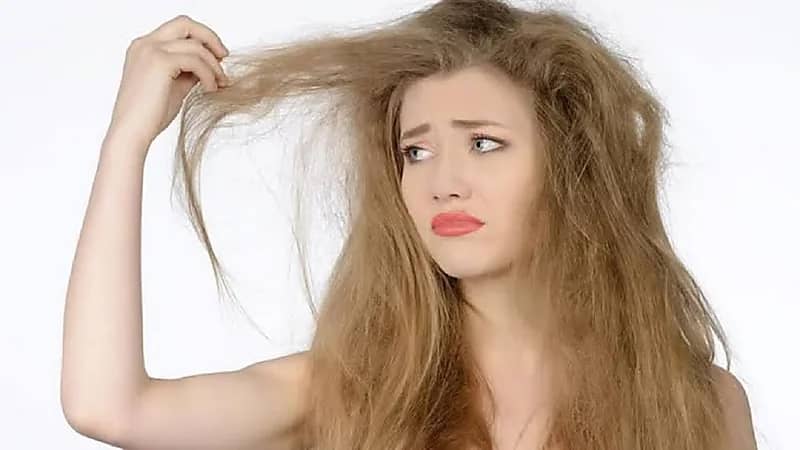 وصفات طبيعية لعلاج جفاف الشعر وترطيبه قبل العيد