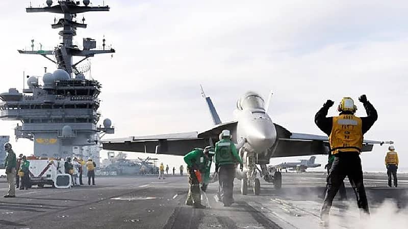 بالفيديو.. حاملة الطائرات المدمرة الأمريكية تدخل أوروبا استعدادًا للحرب