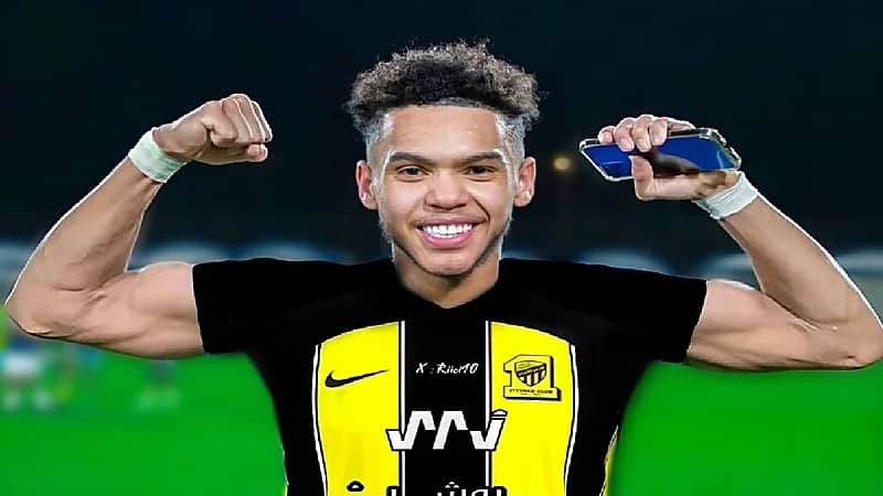 الشباب ينافس الفتح والاتفاق على ضم معاذ فقيهي