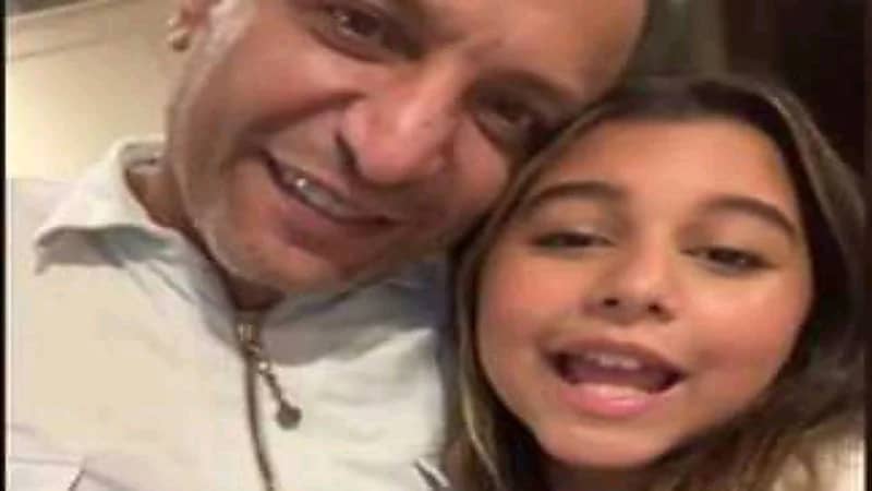 شاهد.. أحدث ظهور لـ ابنة شيرين عبد الوهاب مع والدها