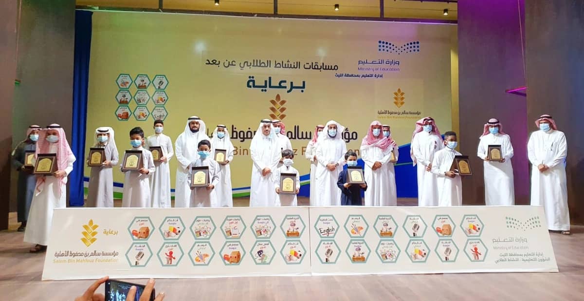 شاهد..  تعليق القنصل الأمريكي في الظهران على ما شاهدته في سوق الإبل بالأحساء