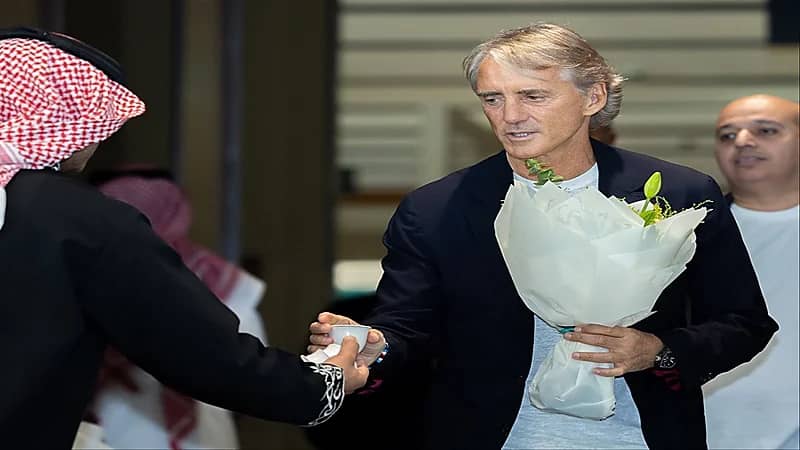 لحظة وصول مدرب المنتخب إلى الرياض .. فيديو