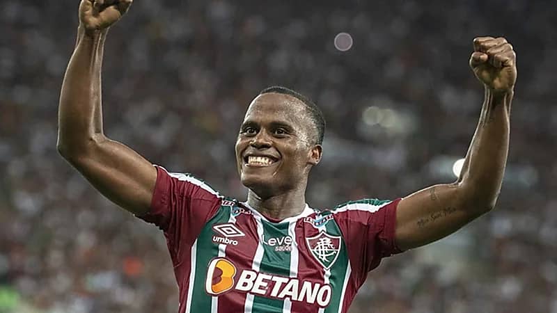 أندية أوروبية وسعودية تتنافس لضم جون أرياس