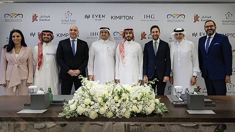 وزارة الرياضة تُوقع عقود إنشاء فندقين في مدينة الملك عبدالله الرياضية