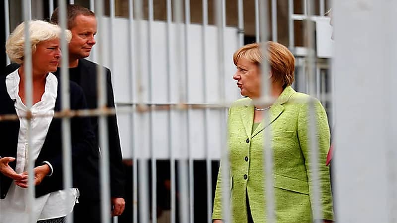 صورة لاعتقال أنجيلا ميركل تثير الجدل