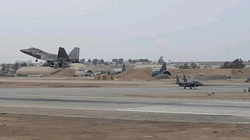 هجوم صاروخي يستهدف قاعدة "القرية الخضراء" الأمريكية بسوريا