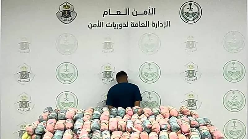 القبض على عدد من المتورطين في قضايا جنائية مختلفة.. فيديو