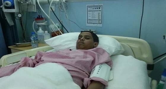 قائد مدرسة يتسبب في دخول طالب العناية المركزة بتبوك