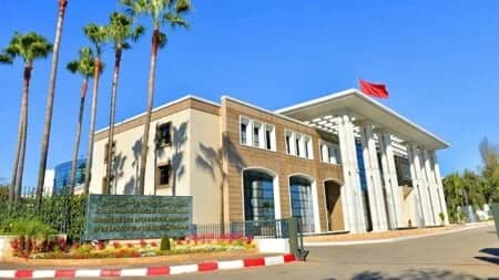 وقف دبلوماسيين عن العمل تعرضا للسرقة في مواعدة غرامية