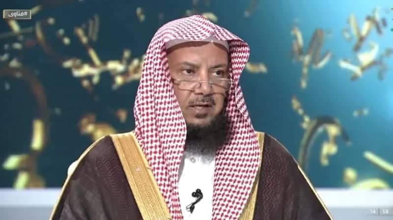 هل زكاة الفطر تلزم الرجل بإخراجها عن العمالة المنزلية؟.. السليمان يجيب