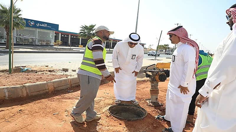 معالجة تجمعات المياة وتعديل مناسيب الشوارع بطول 6910 أمتار.. صور