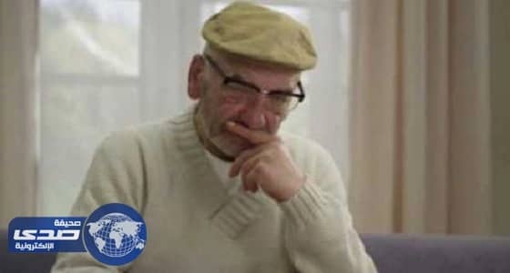 شاب يعتدي على والده المسن بوحشية لمدة عام