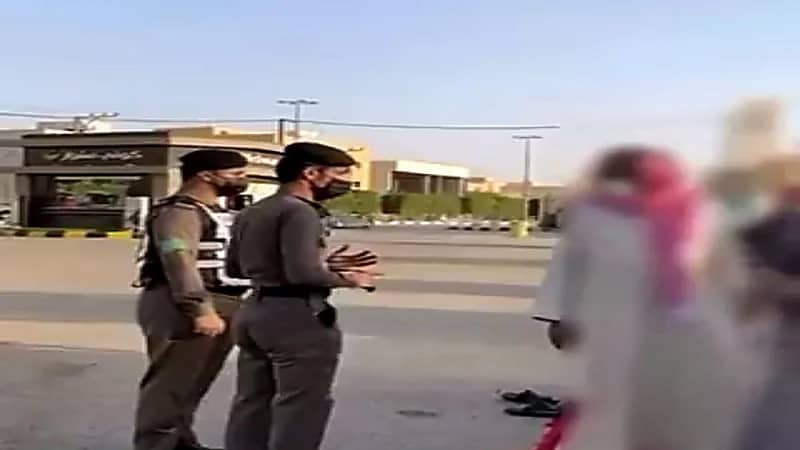 شاهد.. رجال الأمن بالمزاحمية يكثفون جهودهم في متابعة تطبيق الإجراءات الاحترازية