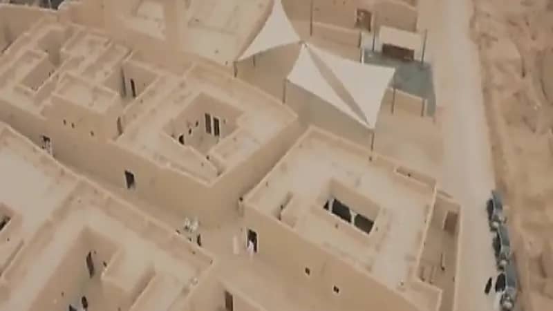 شاهد .. "الشقيري" يستعرض كيف كانت الحياة قبل أكثر من 250 سنة في الدرعية