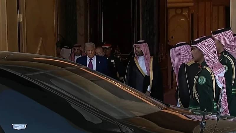 ولي العهد يودع ترامب عقب ختام القمة السعودية الأمريكية.. فيديو