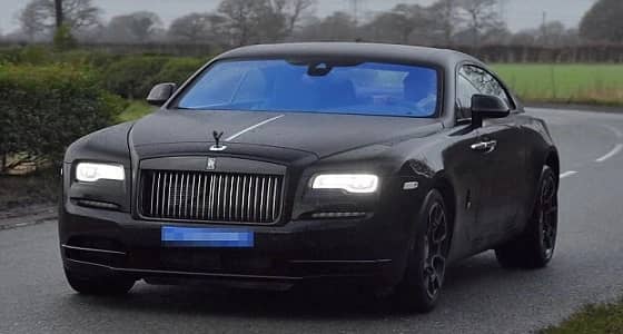 بوجبا يصل إلى تدريبات مانشستر يونايتد بسيارة رولز رويس جديدة